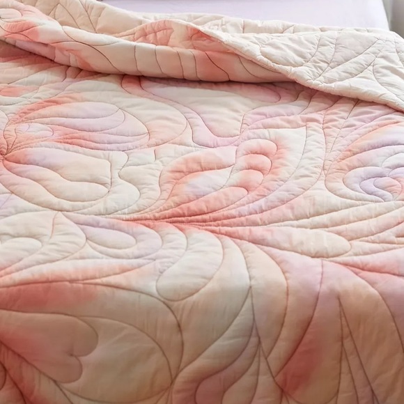 URBAN OUTFITTERS Trippy Quilt and Sham Set - Picture 3 of 7